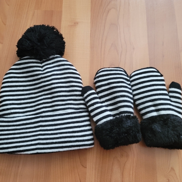 Toddler Girls Boys Black White Striped Hat & Mitten Set Pom Pom NWT Size 2T-3T - Picture 4 of 10